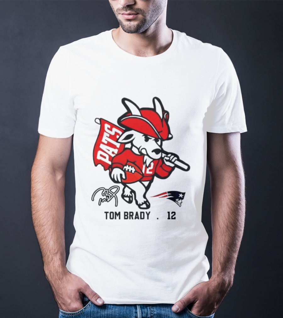 Pats Tom Brady 12 Football Mascot With Signature And New England Patriots Flag T-Shirt