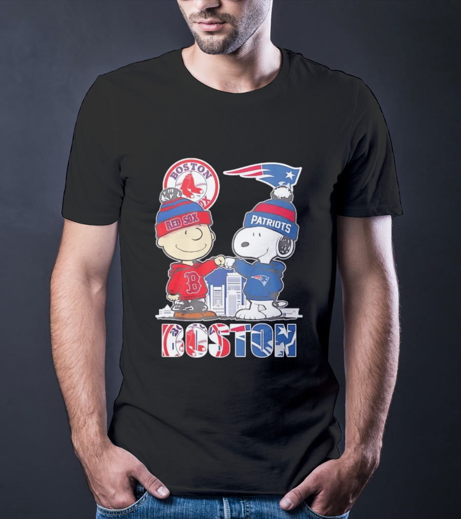 Boston Red Sox And New England Patriots Charlie Brown Snoopy Skyline T-Shirt