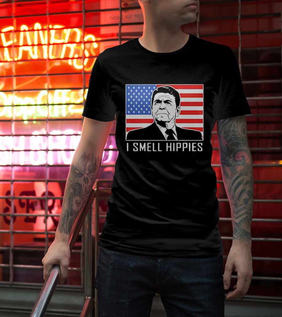 I Smell Hippies Ronald Reagan American Flag Stars And Stripes T-Shirt