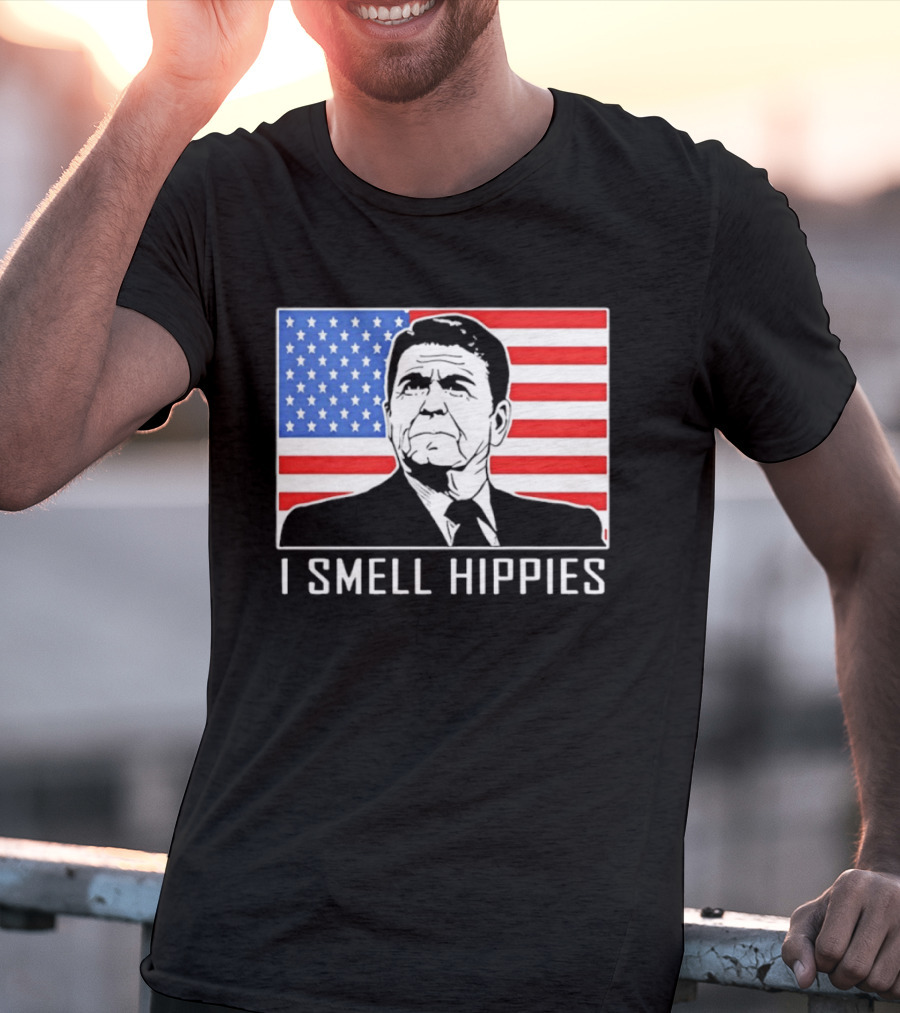 I Smell Hippies Ronald Reagan American Flag Stars And Stripes T-Shirt