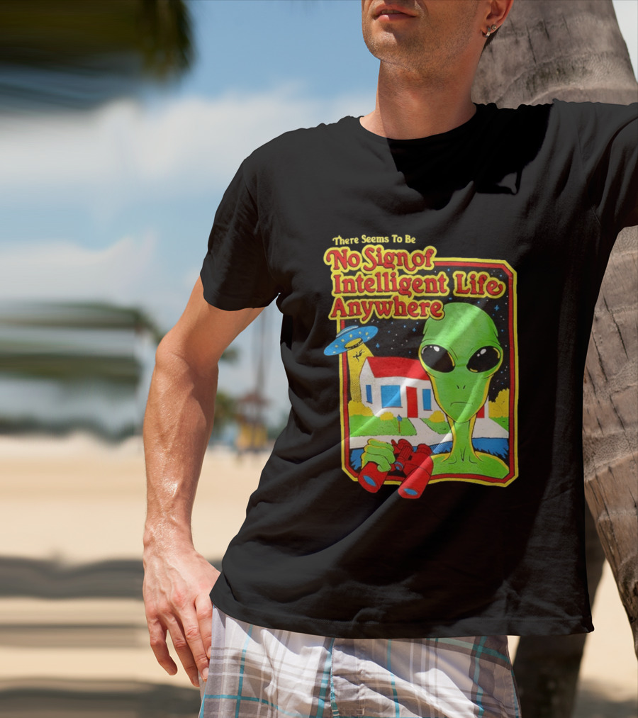 There Seems To Be No Sign Of Intelligent Life Anywhere Alien Green Martian Binoculars Retro Comic T-Shirt