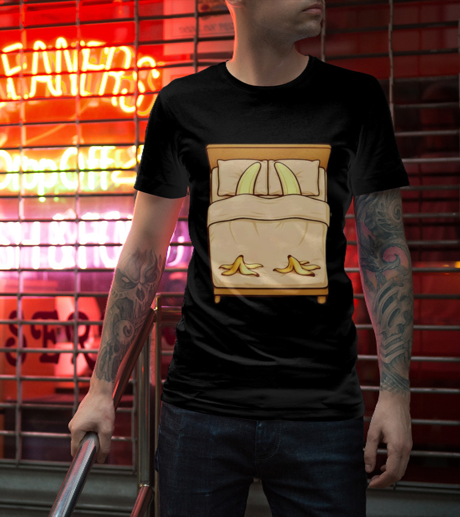 Funny Banana In Bed Sleeping Humor T-Shirt