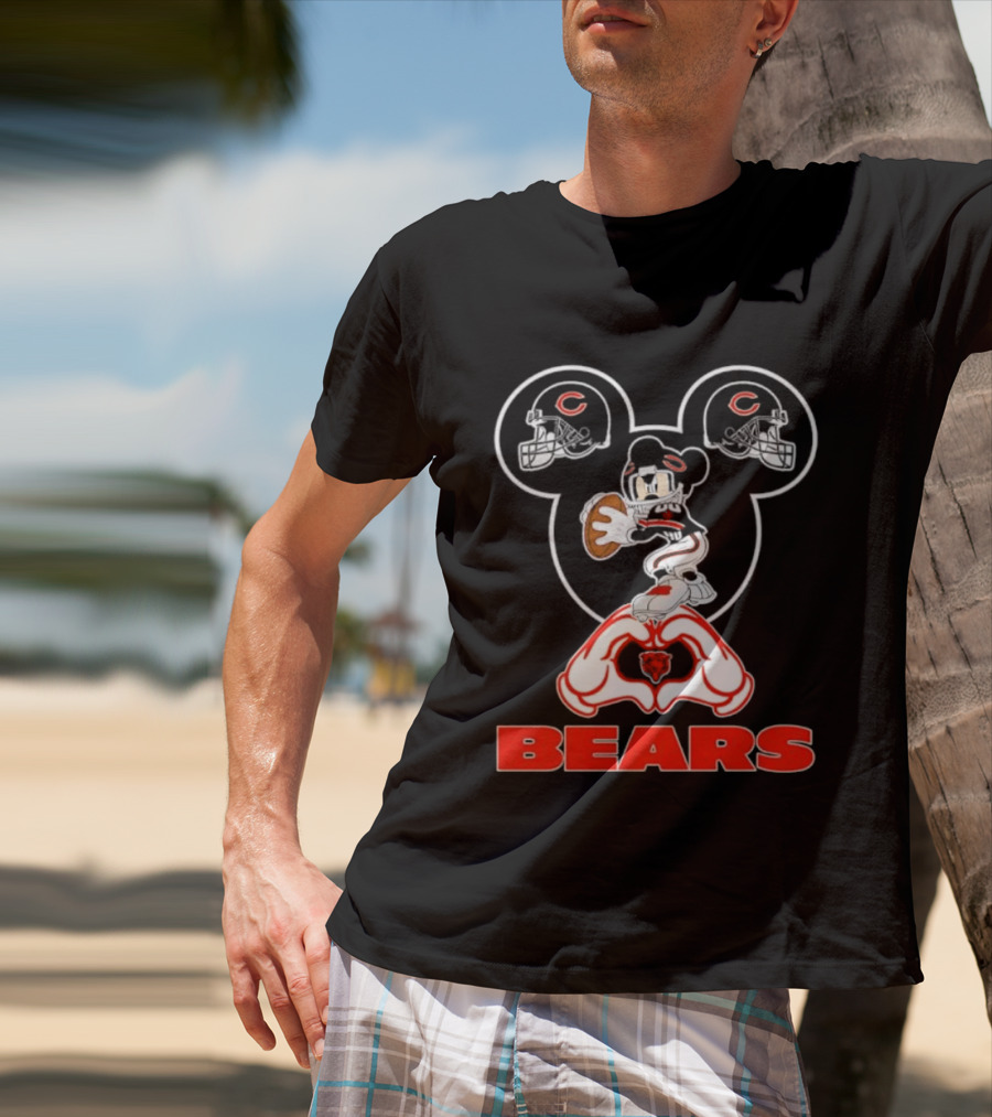Chicago Bears Mickey Mouse Helmets Love Heart Hands T-Shirt