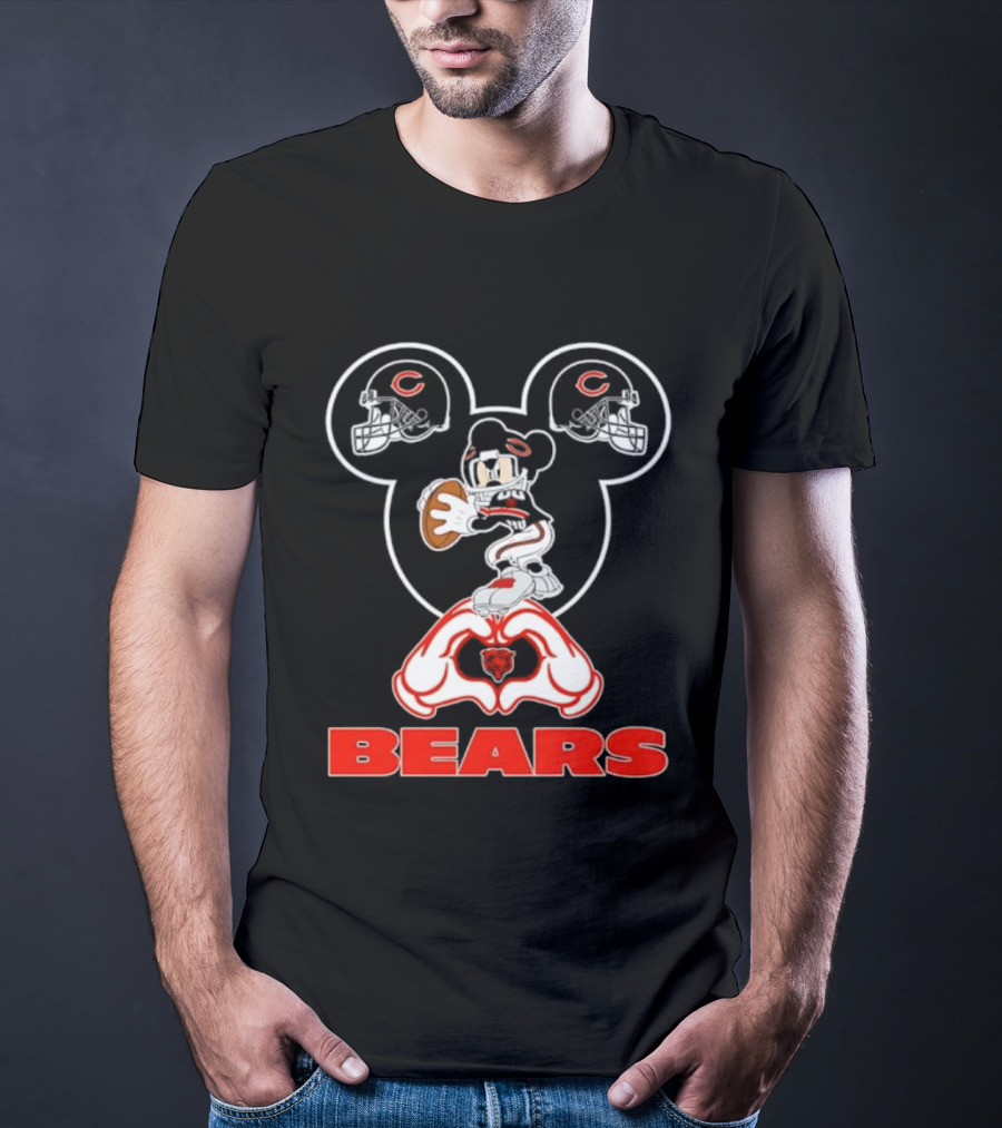 Chicago Bears Mickey Mouse Helmets Love Heart Hands T-Shirt
