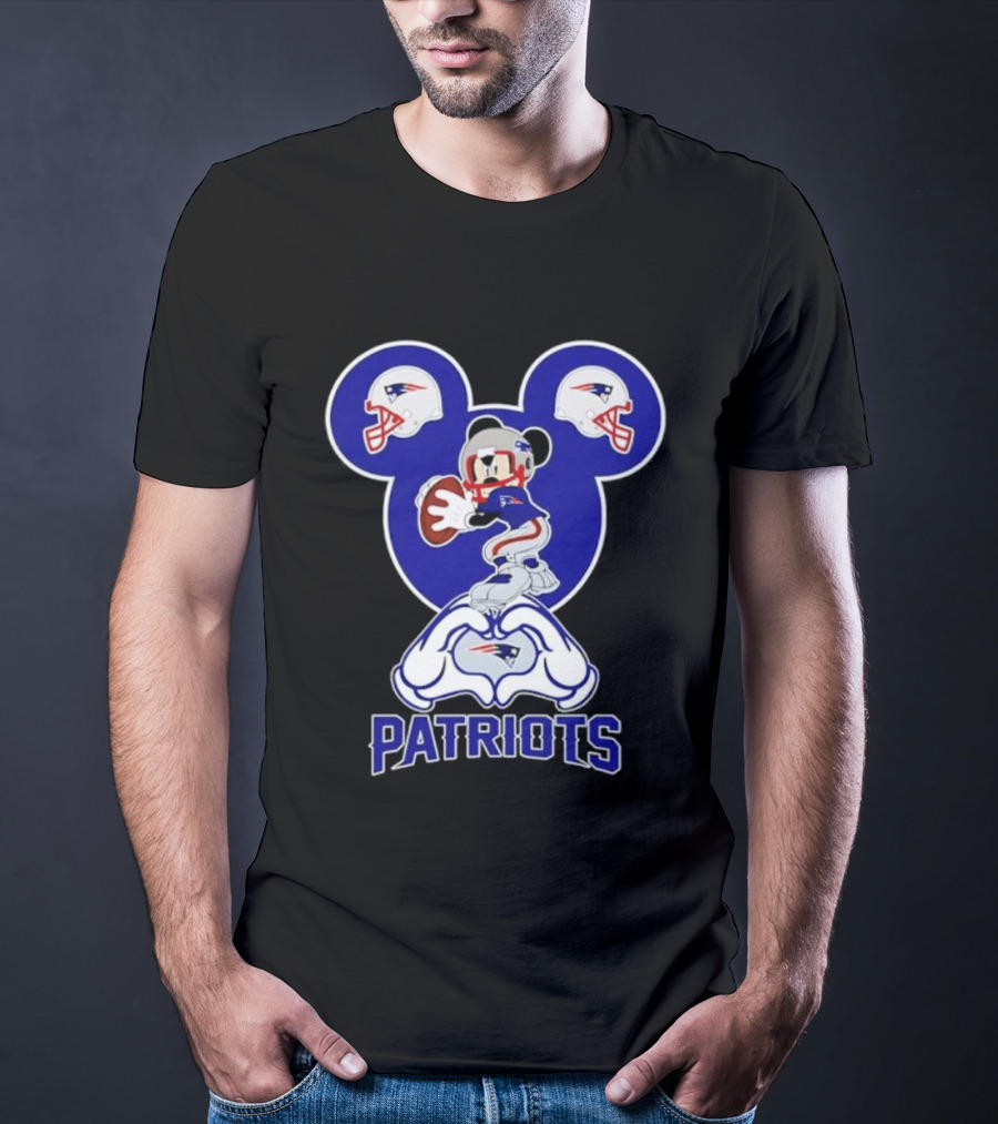 New England Patriots Mickey Mouse Helmet Heart Hands T-Shirt
