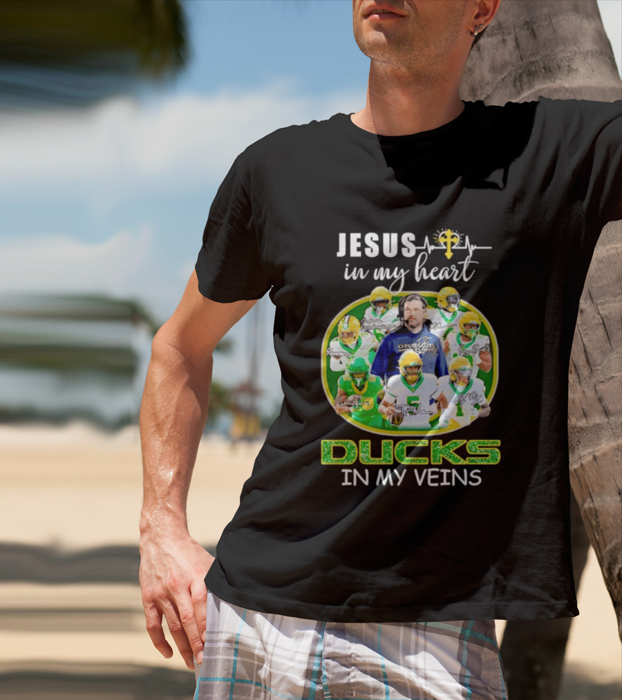 Jesus In My Heart Oregon Ducks In My Veins Football Players Signatures T-Shirt