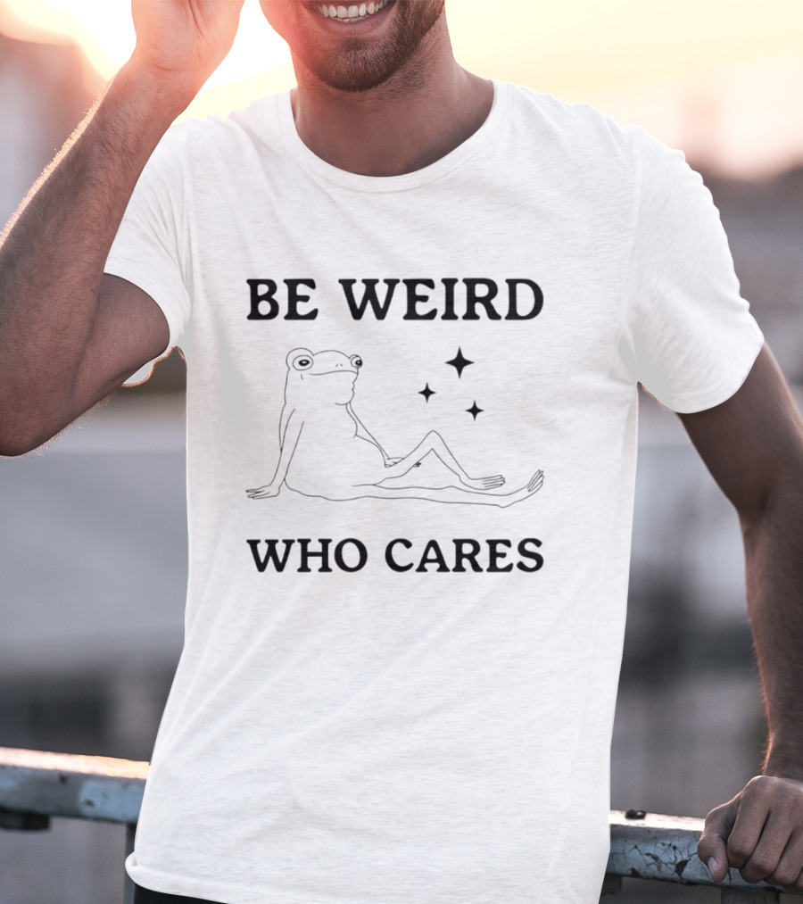 Be Weird Who Cares Frog Relaxed Retro Aesthetic T-Shirt