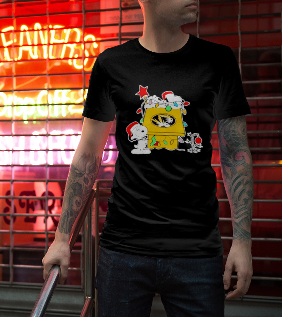 Snoopy Missouri Tigers Christmas Holiday 2025 Peanuts Festive Celebration T-Shirt