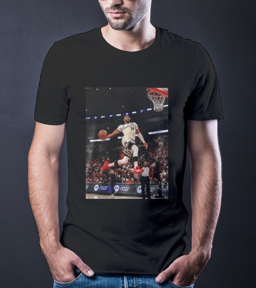 Giannis Antetokounmpo Slam Dunk Milwaukee Bucks NBA Basketball T-Shirt
