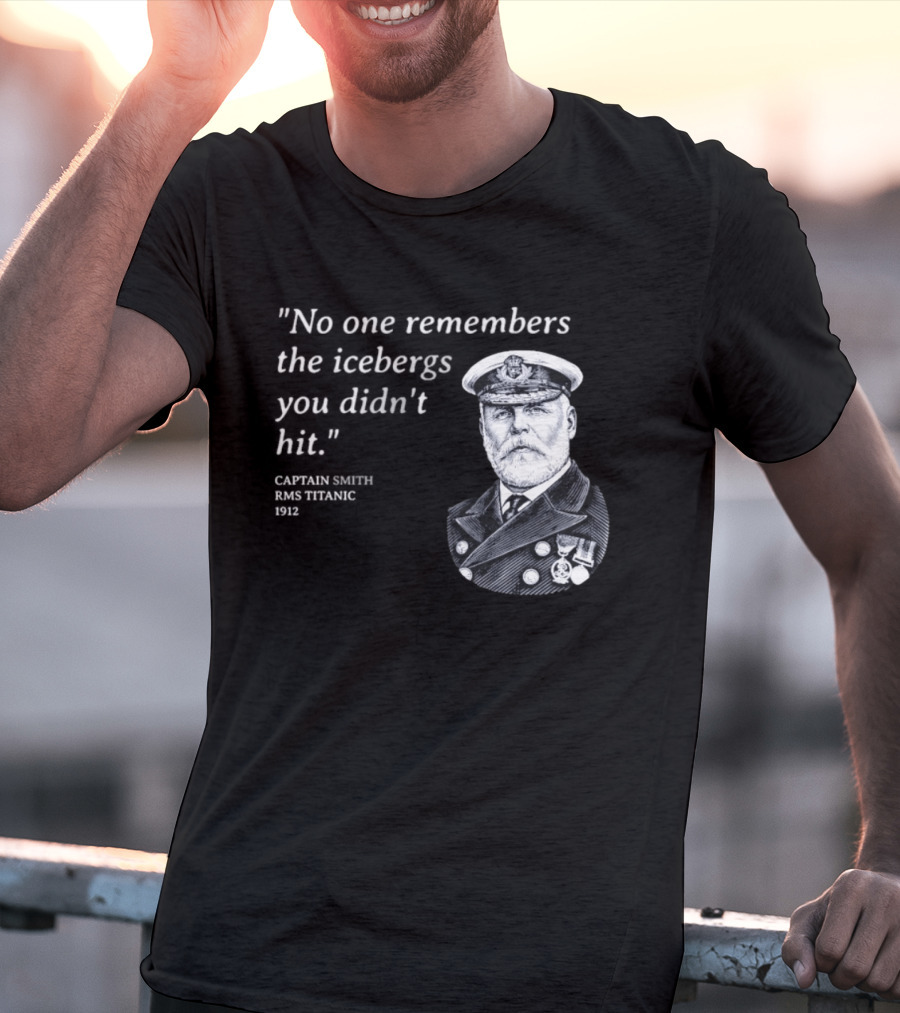 No One Remembers The Icebergs You Didn't Hit Captain Smith RMS Titanic 1912 T-Shirt