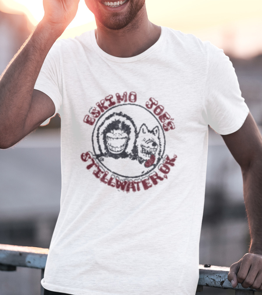 Eskimo Joe's Stillwater Oklahoma Classic Smiling Mascot And Dog Circle T-Shirt