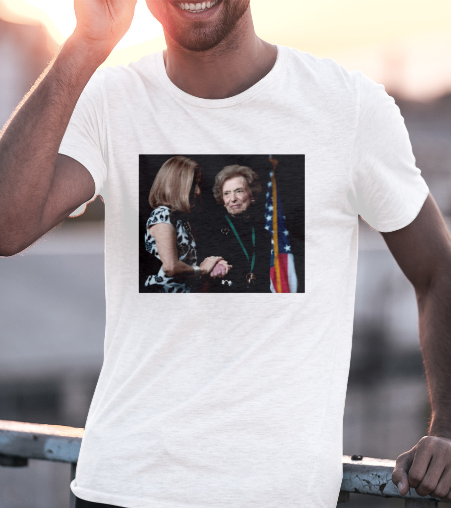 Doris Fisher Co Founder Of The Gap Remembering Legacy And Contributions T-Shirt