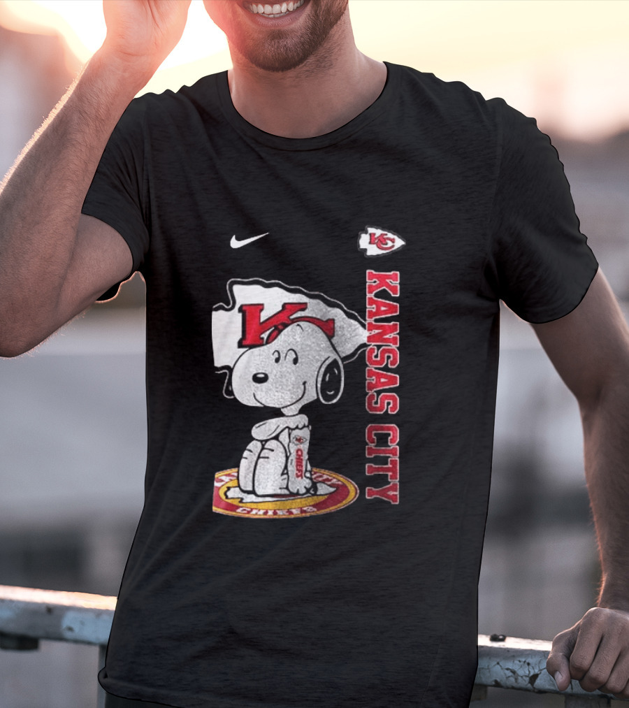 Kansas City Chiefs Snoopy Yes I'm Old Thank You For The Memories T-Shirt