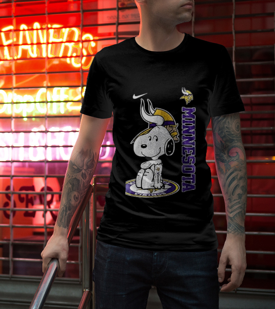 Minnesota Vikings Peanuts Snoopy Thank You For The Memories T-Shirt