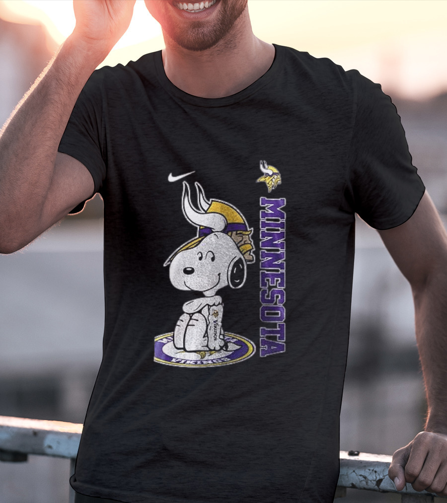 Minnesota Vikings Peanuts Snoopy Thank You For The Memories T-Shirt