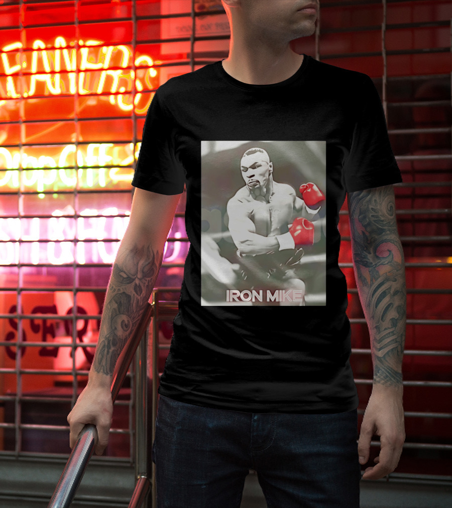 Boxing Legend Iron Mike Tyson Vintage Style Red Gloves T-Shirt