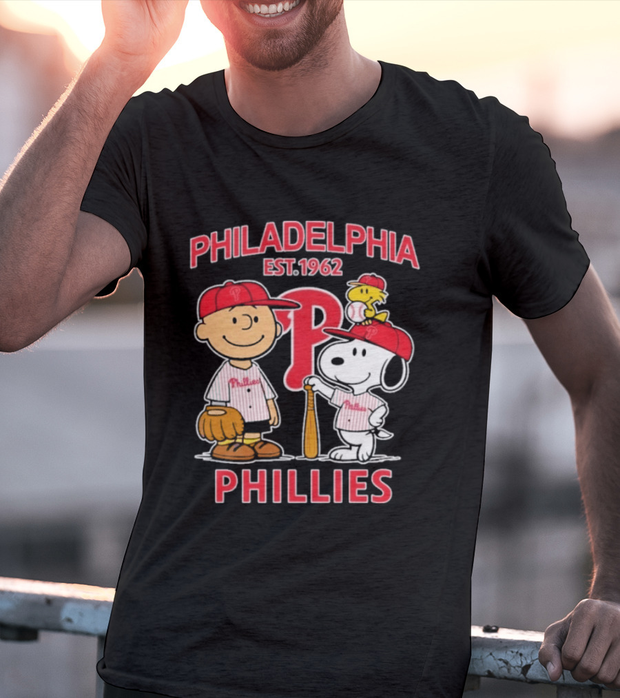 Philadelphia Phillies Est 1962 Snoopy Woodstock Baseball Peanuts T-Shirt