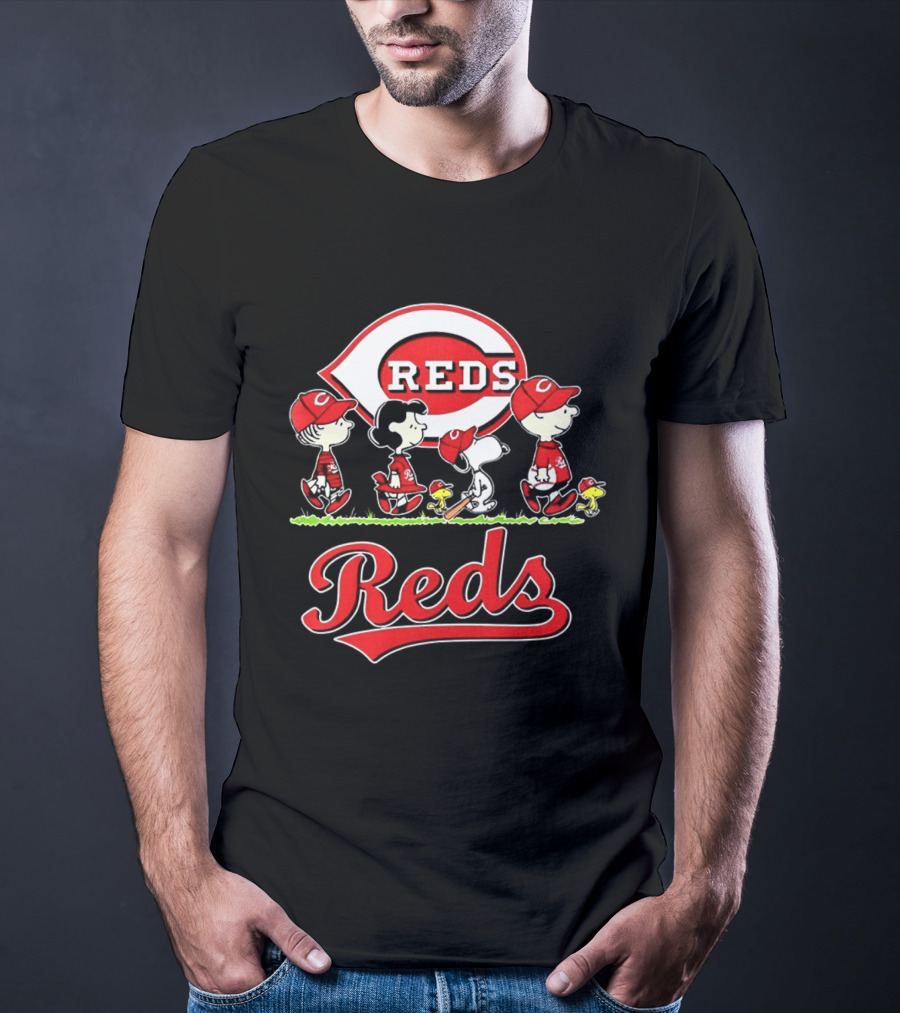 Snoopy Charlie Brown Linus Lucy Cincinnati Reds Baseball T-Shirt