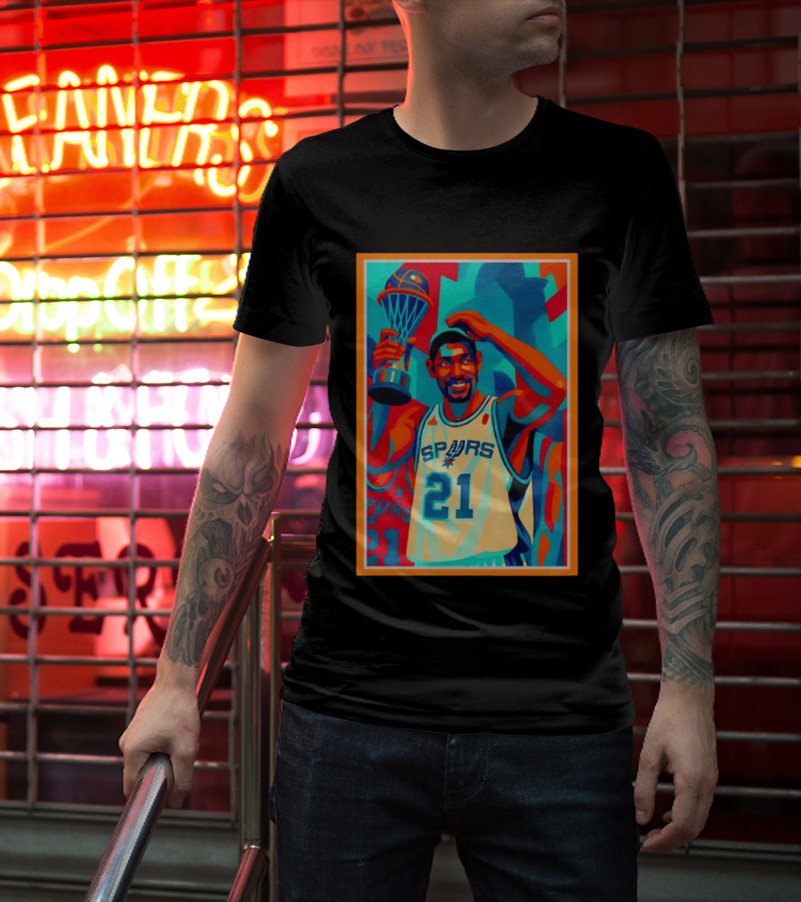 Tim Duncan San Antonio Spurs 21 Holding Trophy Victory Celebration T-Shirt