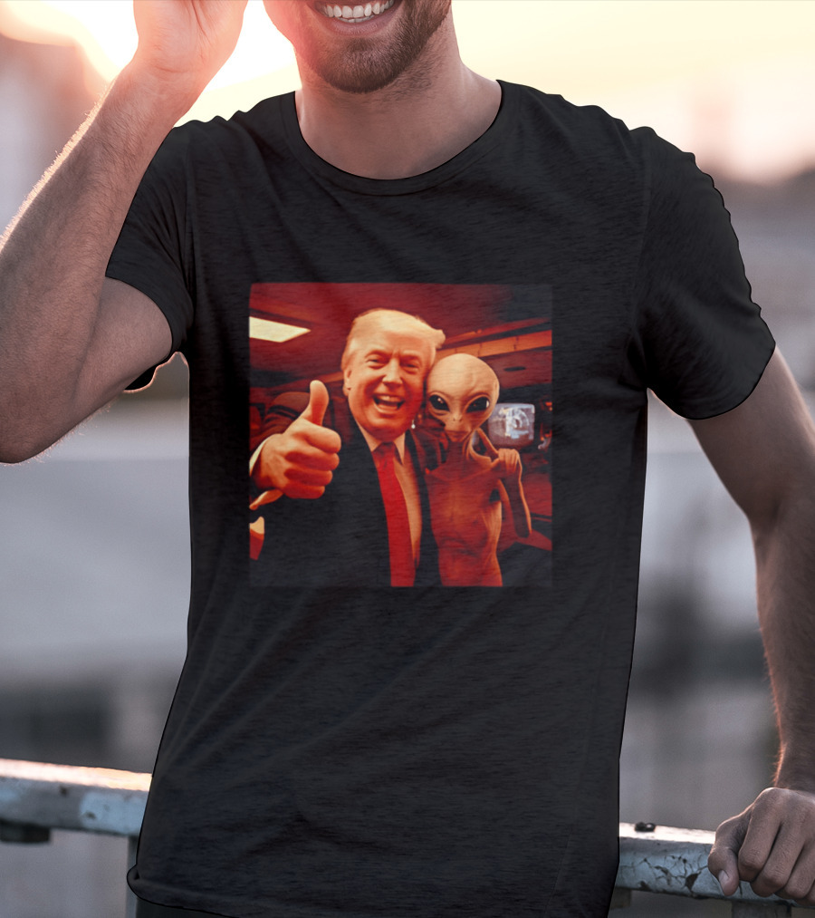 Trump Alien Selfie Ultimate UFO Disclosure Image T-Shirt