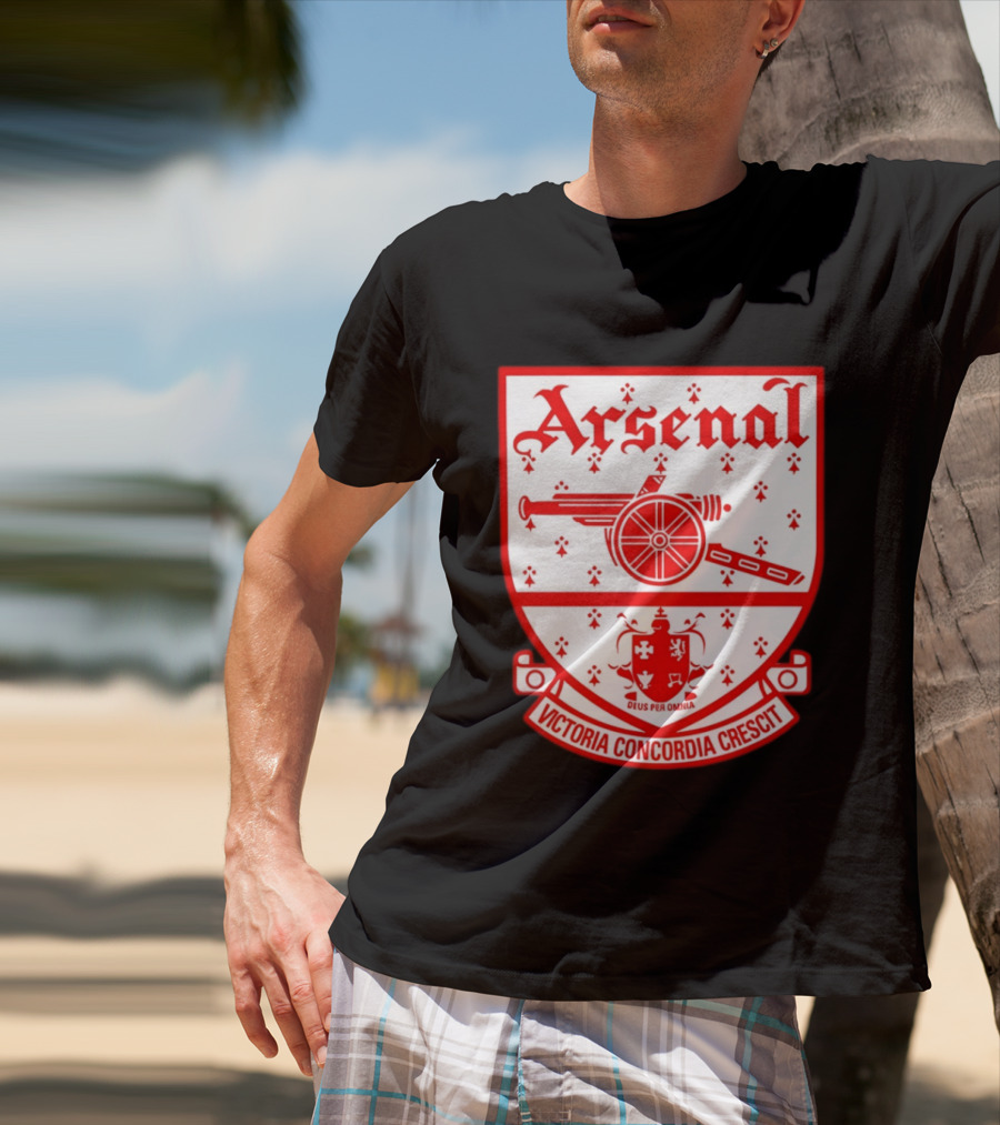 Arsenal FC Crest Deus Per Omnia Victoria Concordia Crescit T-Shirt