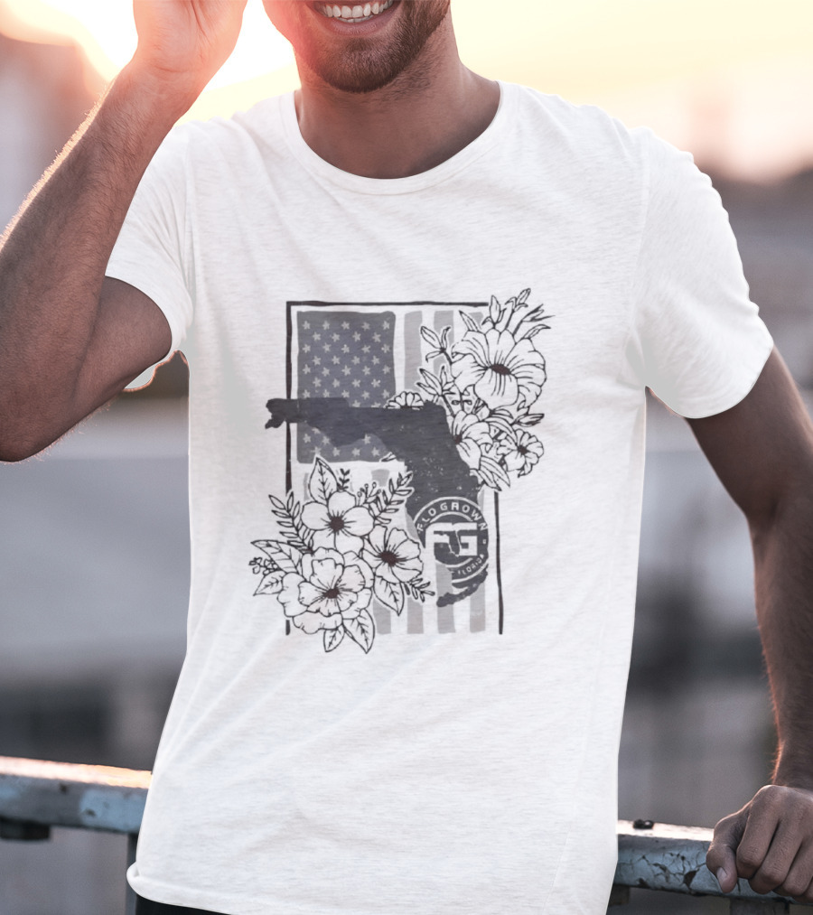 Florida State Map With American Flag Stars And Stripes Floral FLG T-Shirt