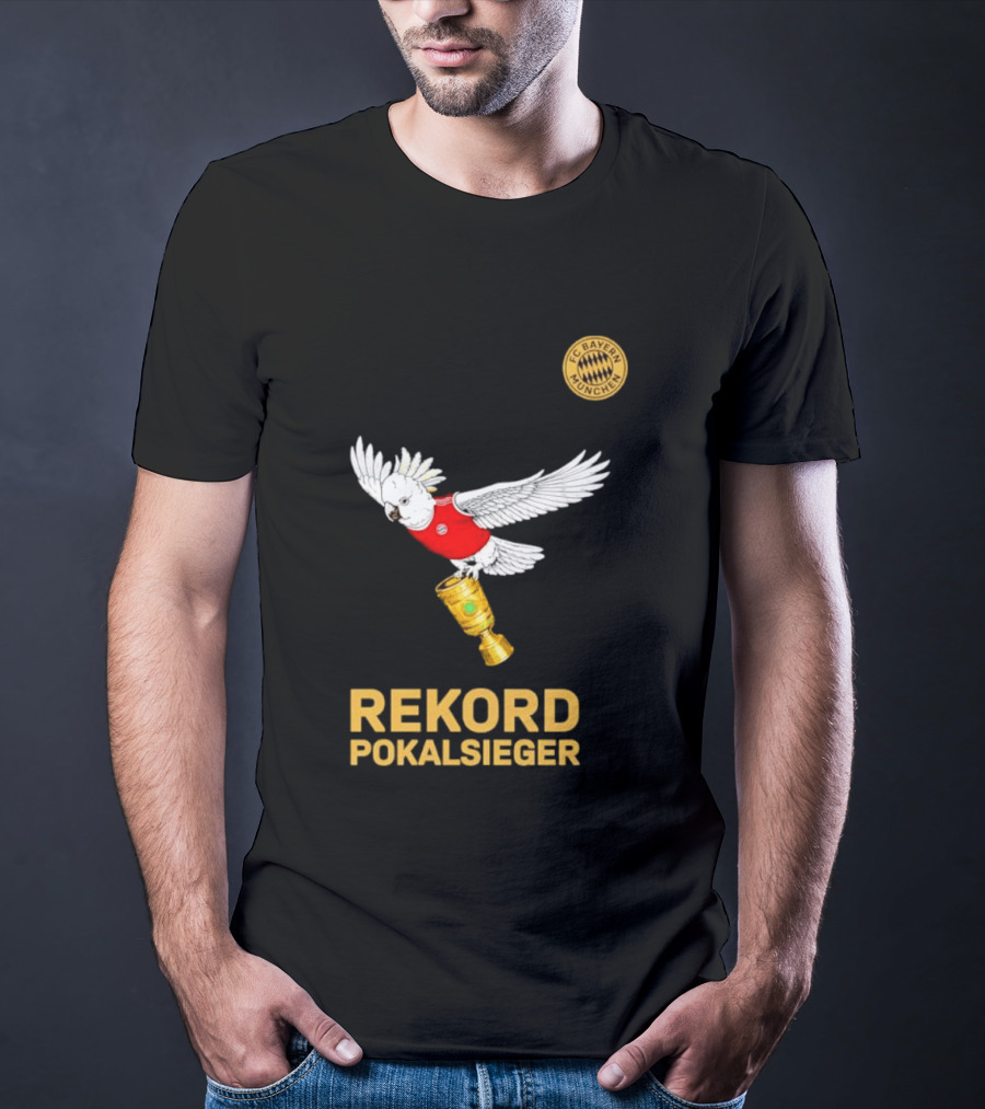 FC Bayern Munchen Rekord Pokalsieger Cockatoo With Trophy T-Shirt