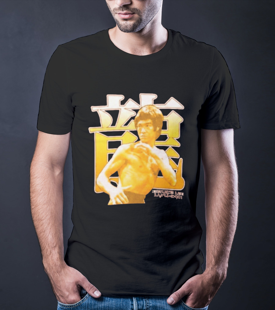 Bruce Lee Iconic Martial Arts Pose Chinese Characters T-Shirt