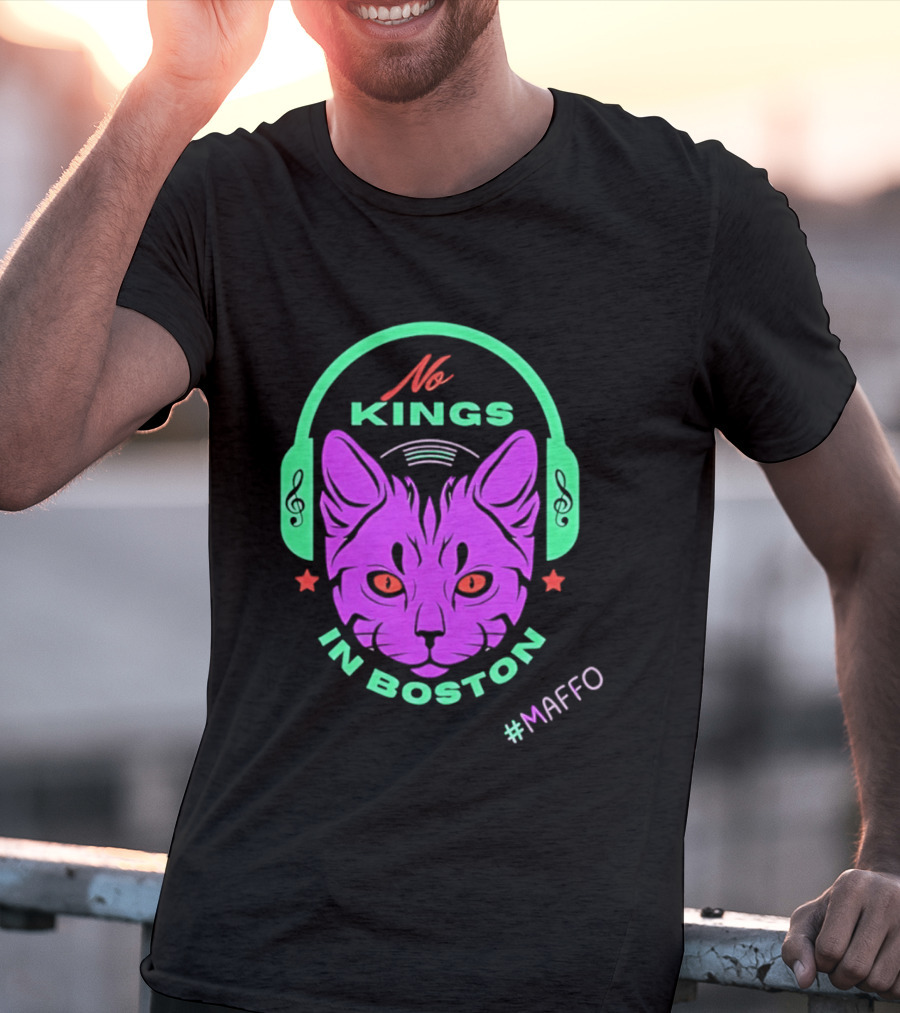 No Kings In Boston Cat With Headphones #Maffo T-Shirt
