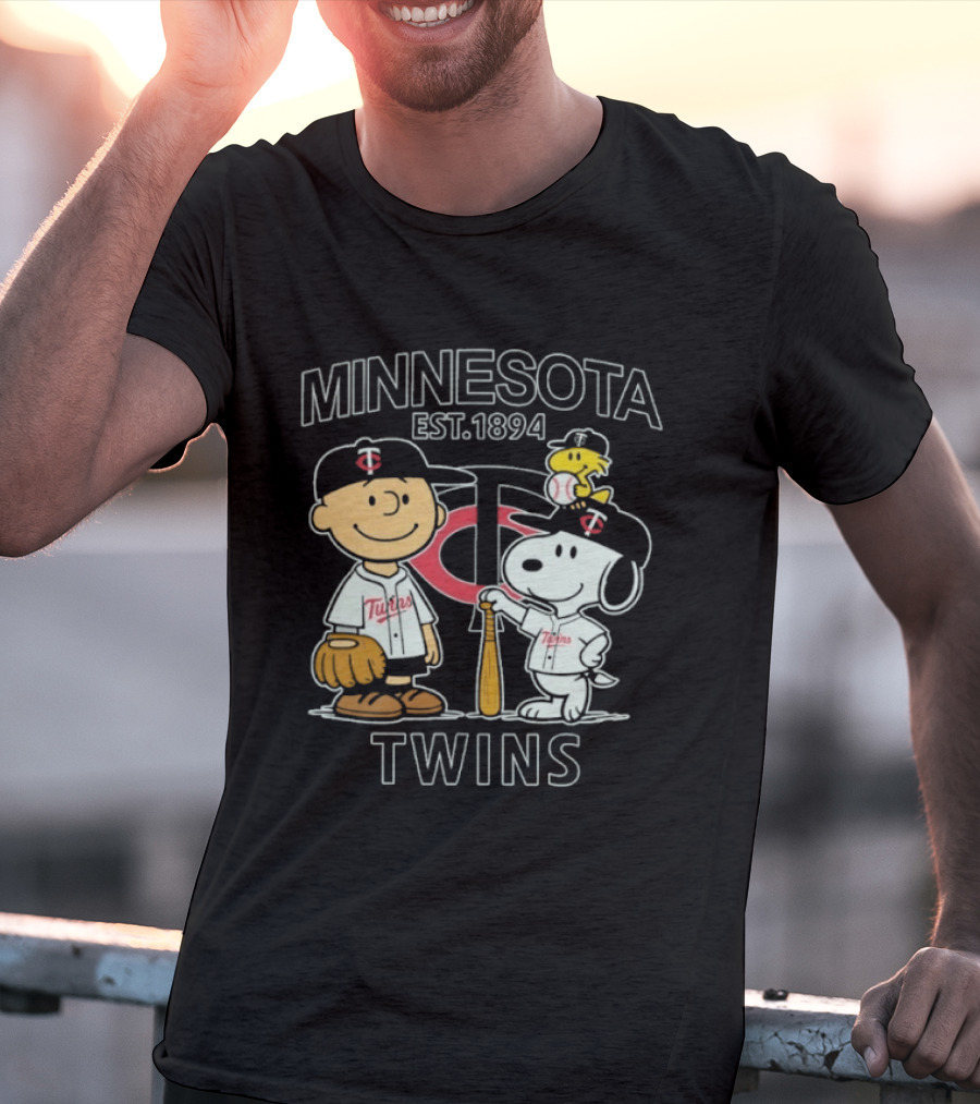 Minnesota Twins Est 1894 Snoopy Peanuts Baseball Charlie Brown Woodstock T-Shirt