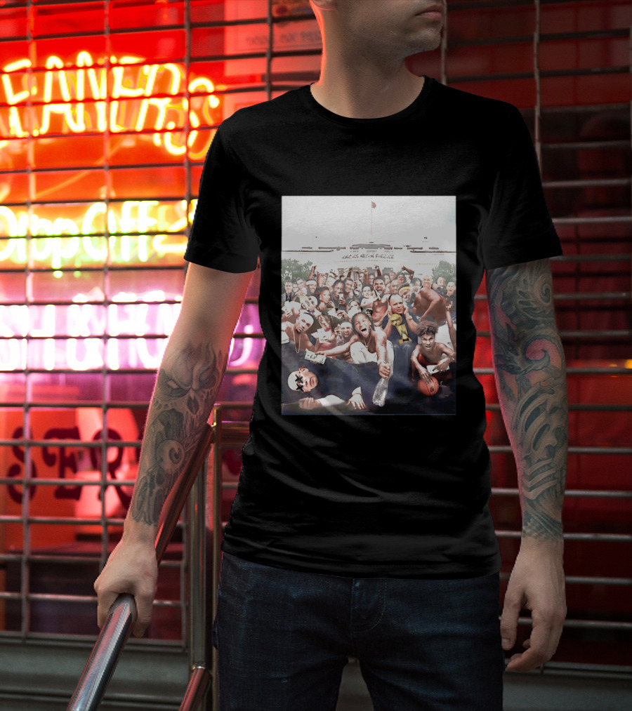 Knicks Nation Forever With Gathering Of Celebratory Fans And Players T-Shirt