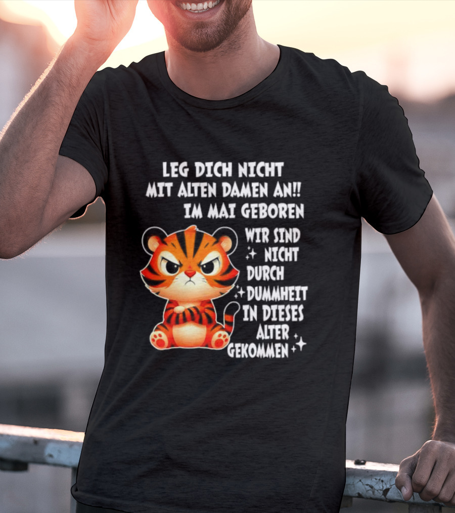 Leg Dich Nicht Mit Alten Damen An Im Mai Geboren Tiger T-Shirt