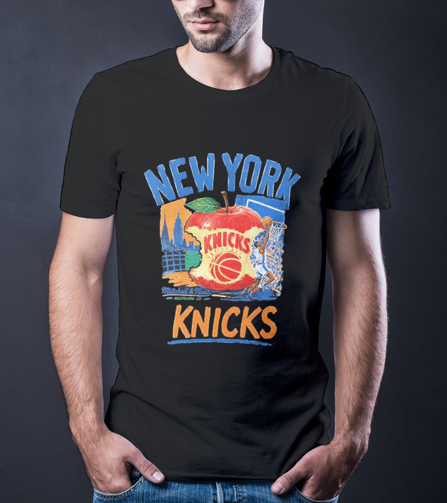 Mitchell & Ness New York Knicks NBA Apple Skyline Basketball Dunk Scene T-Shirt