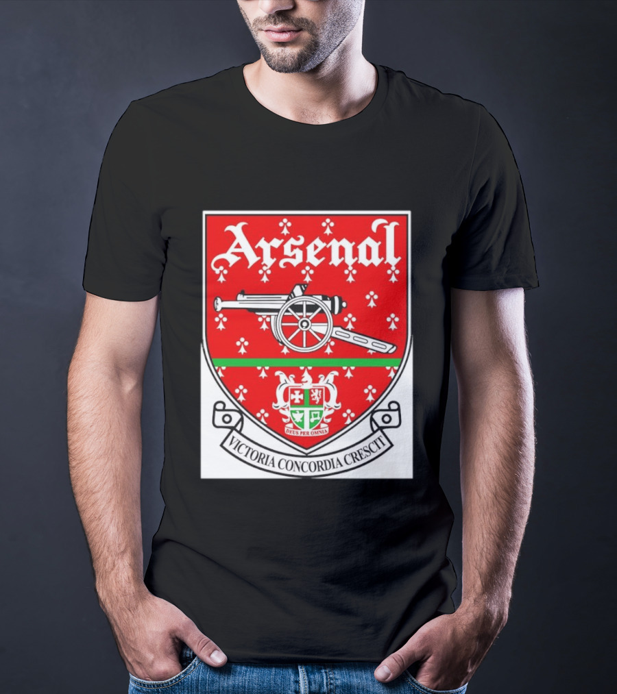 Arsenal FC Victoria Concordia Crescit Deus Per Omnia Crest Featuring Classic Cannon And Shield T-Shirt