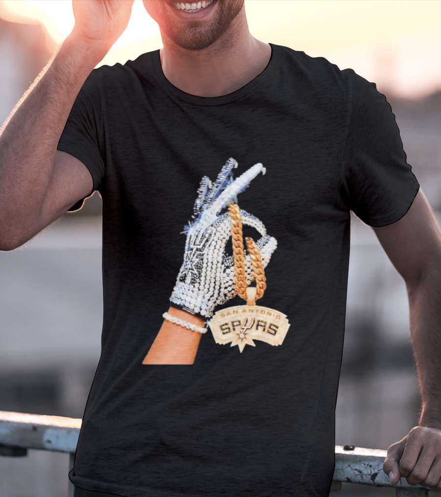 San Antonio Spurs Diamond Gold Glove And Pendant T-Shirt