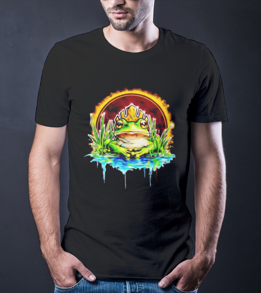 Frog King Crown Pond Nature Amphibian Wildlife Majestic Regal Water Scene T-Shirt