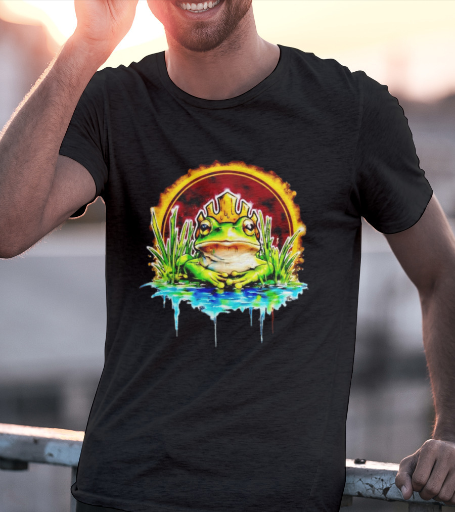 Frog King Crown Pond Nature Amphibian Wildlife Majestic Regal Water Scene T-Shirt