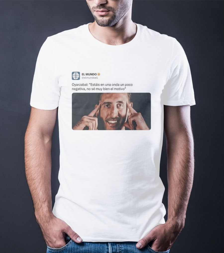 El Mundo Oyarzabal Estais En Una Onda Un Poco Negativa Sonriente Hombre T-Shirt