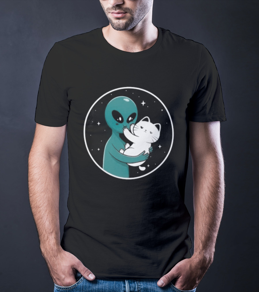 Even Aliens Love Cats Space Alien Embracing Kitty T-Shirt