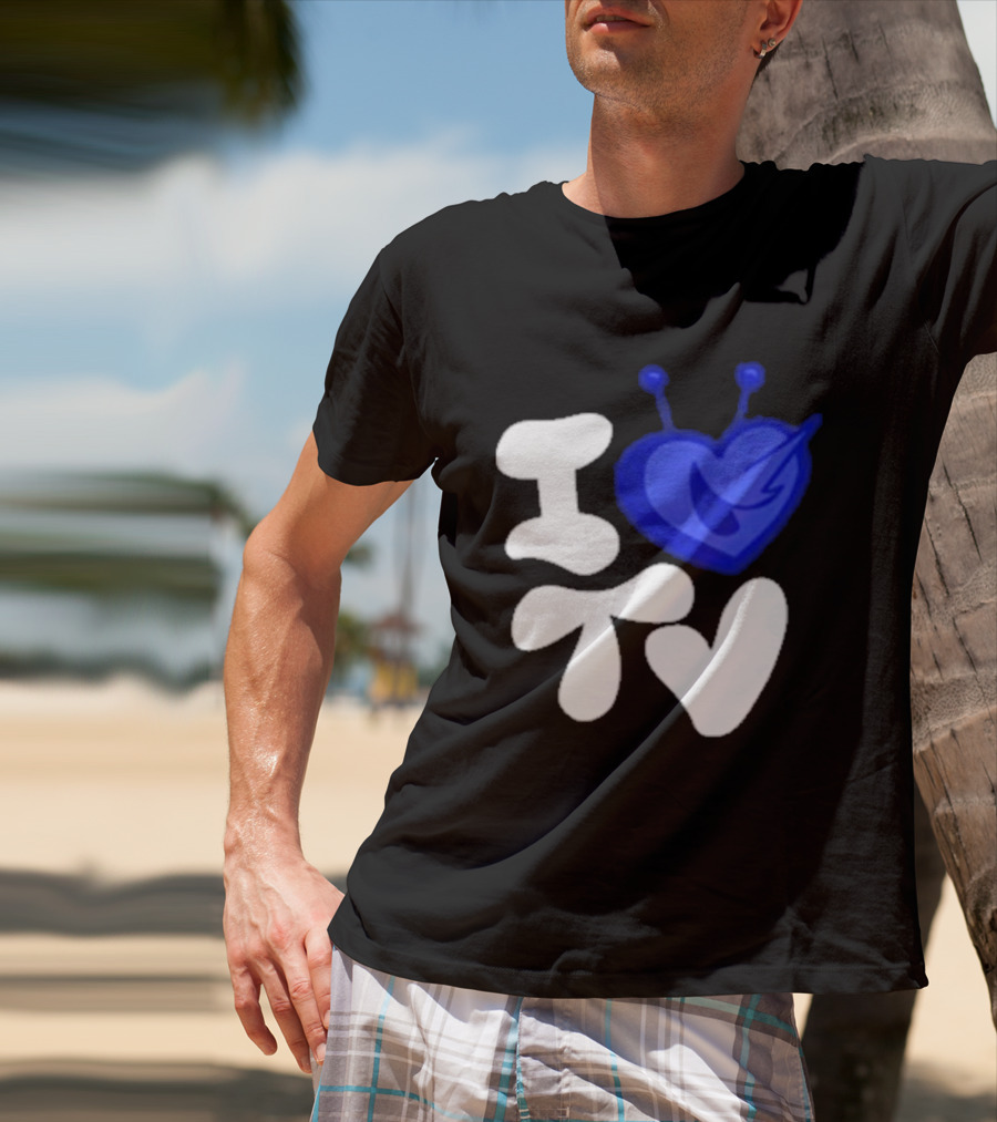 Paperboxmart I Love TV Blue Heart Antenna T-Shirt