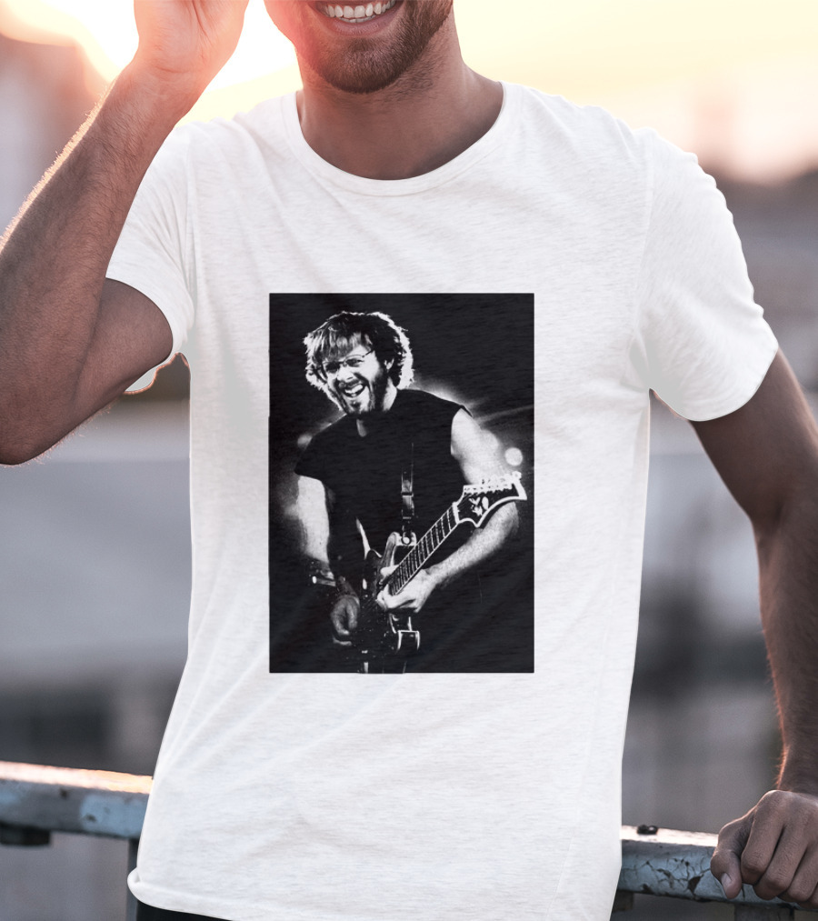 Phish Trey Anastasio Iconic Live Performance Guitarist Black And White Image T-Shirt