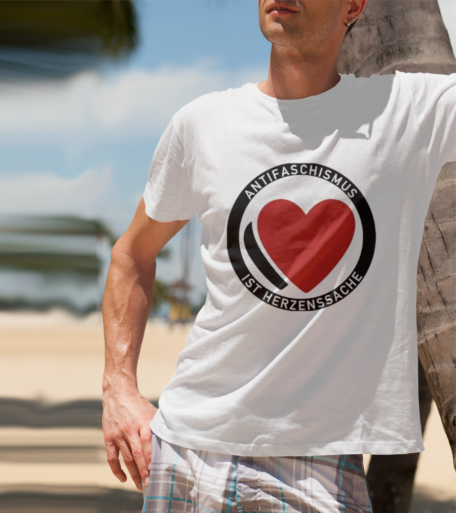 Antifaschismus Ist Herzenssache Symbol Rotes Herz Antifa T-Shirt