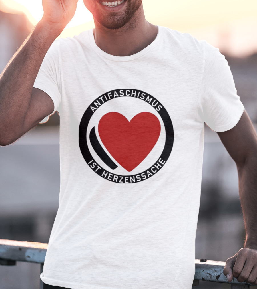 Antifaschismus Ist Herzenssache Symbol Rotes Herz Antifa T-Shirt