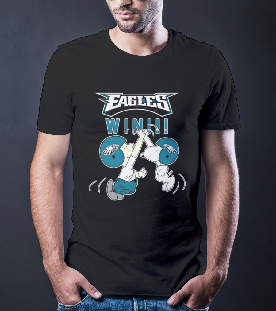 Philadelphia Eagles Win Peanuts Snoopy And Charlie Brown High Five T-Shirt
