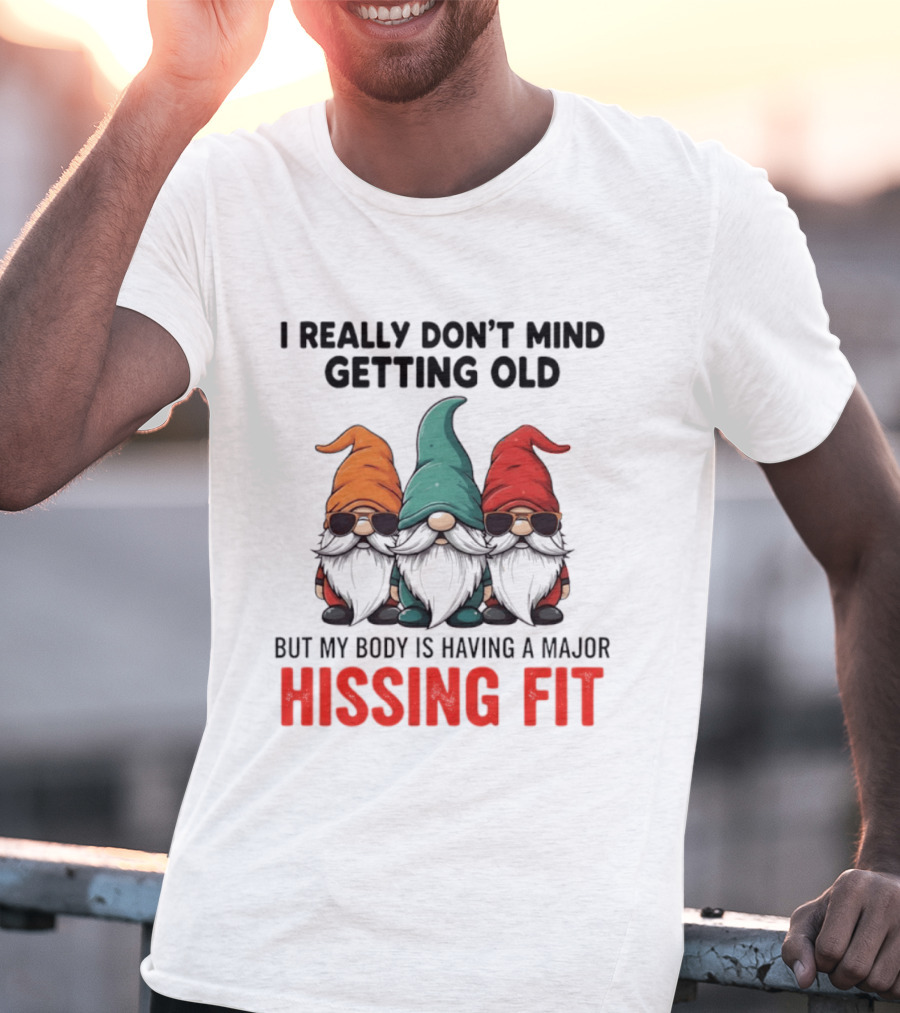 I Really Don't Mind Getting Old Gnome Christmas But My Body Is Having A Major Hissing Fit T-Shirt