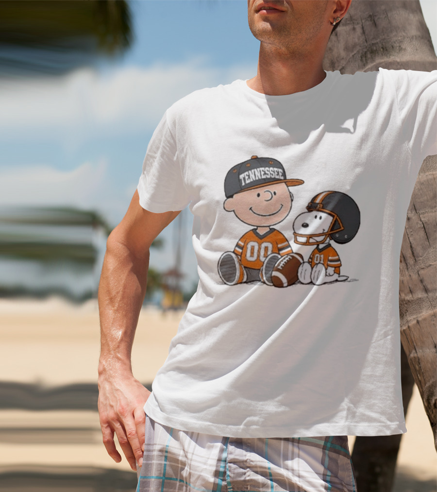 Tennessee Football Charlie Brown Snoopy Peanuts 00 01 T-Shirt