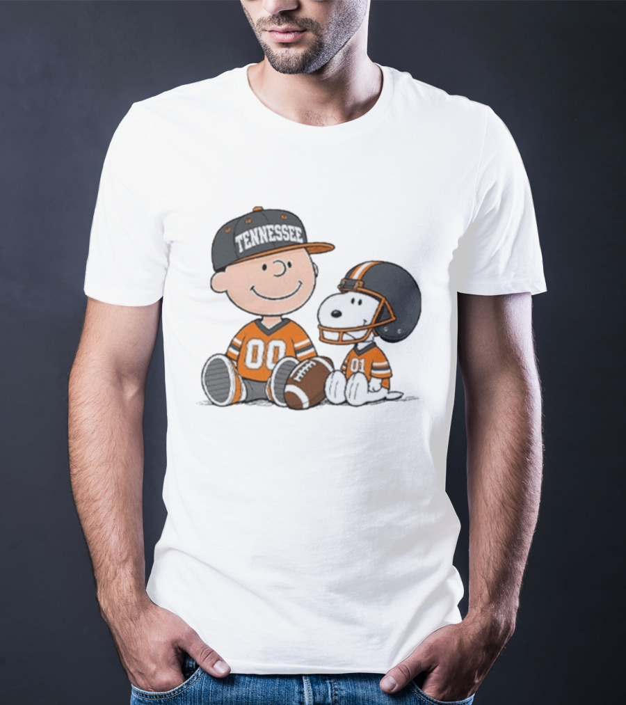 Tennessee Football Charlie Brown Snoopy Peanuts 00 01 T-Shirt