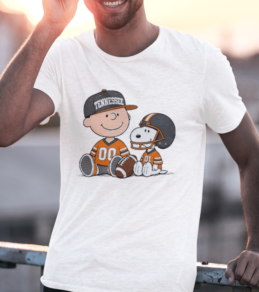 Tennessee Football Charlie Brown Snoopy Peanuts 00 01 T-Shirt