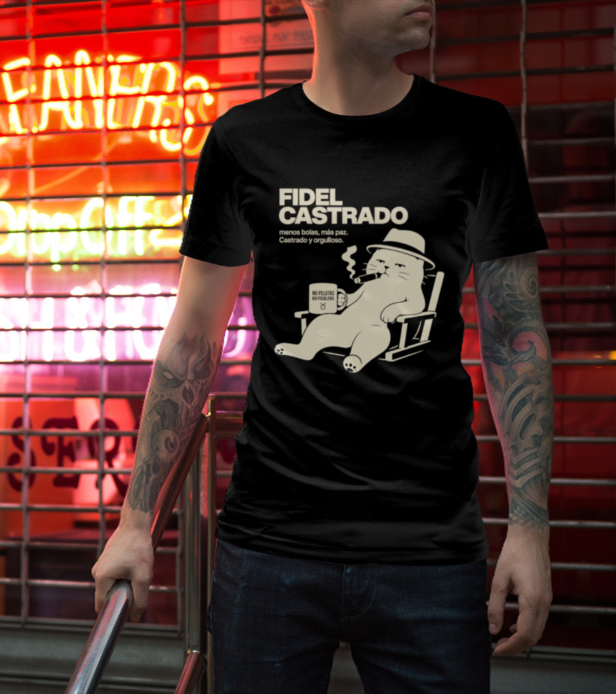 Fidel Castrado Menos Bolas Mas Paz Cat Con Silla Sombrero Cigarro T-Shirt