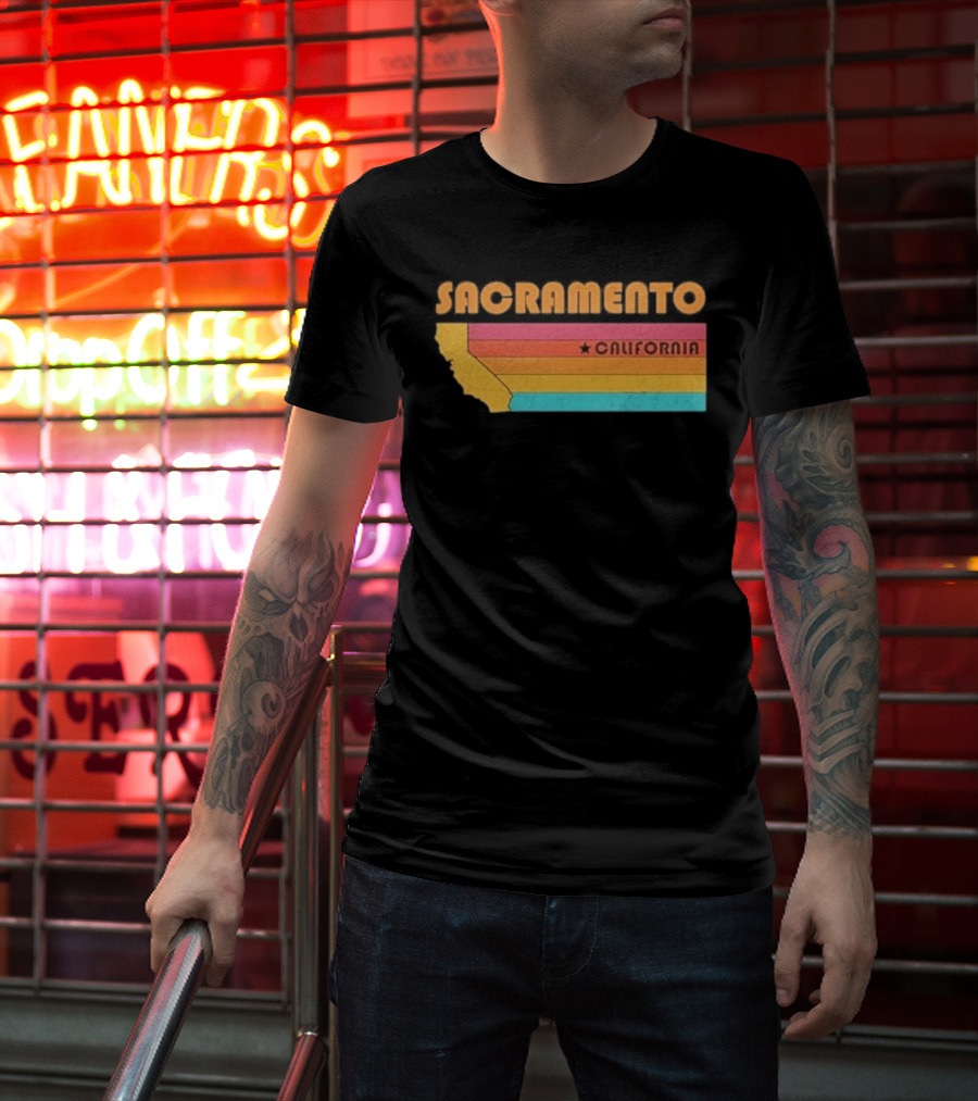 Sacramento California Retro Map Souvenir T-Shirt
